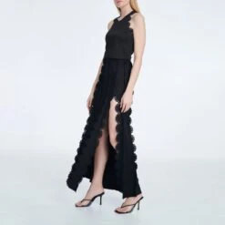 Cropped Tank Top In Black -Other || Traffic People Shop cropped tank top in black 0f14209e4c193ab00d0d9b6d38b2f1f3