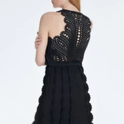 Cropped Tank Top In Black -Other || Traffic People Shop cropped tank top in black 56e4911cb21f18e7a50b5e93e7c32655