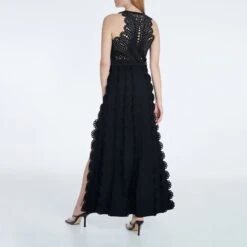 Cropped Tank Top In Black -Other || Traffic People Shop cropped tank top in black 6be77ff02119c8423a777ae90e950f54