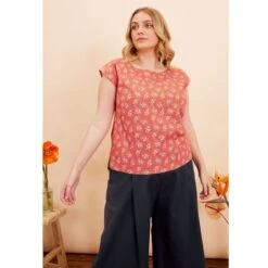 Edna Paprika Ditsy Floral Top -Other || Traffic People Shop edna paprika ditsy floral top 23b3a85818bb0041b2f8d90ef9e52ca5
