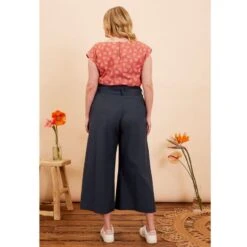 Edna Paprika Ditsy Floral Top -Other || Traffic People Shop edna paprika ditsy floral top 24034984c46a16a23a4613a9a238a3f1