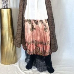 Embroidered Pleated Scarf Midi Skirt In Pink 10 Embroidered Pleated Scarf Midi Skirt In Pink -Other || Traffic People Shop embroidered pleated scarf midi skirt in pink 71d5e1b696e7589bafdcc9c1add81c3c