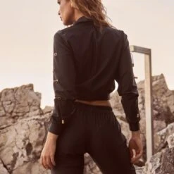 Fitcy Top With Golden Details In Black -Other || Traffic People Shop inqihdqlmppj3ml3ipk3